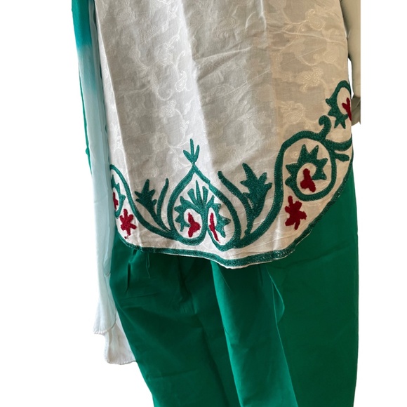 New with Tag. White & Green Salwar Kameez suit with Dupatta - Picture 10 of 15